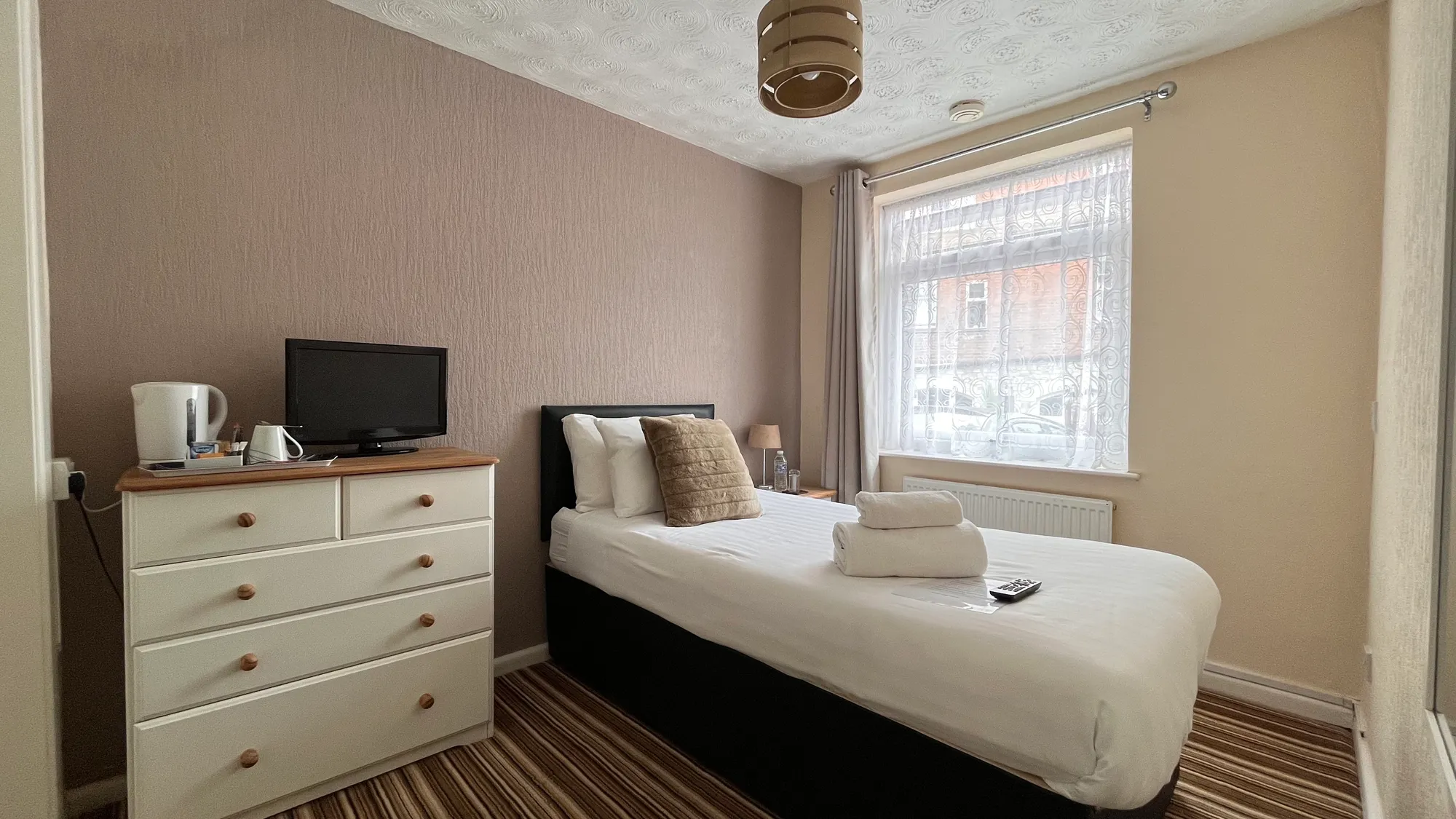 Large Single Room at Tusker Lodge Torquay