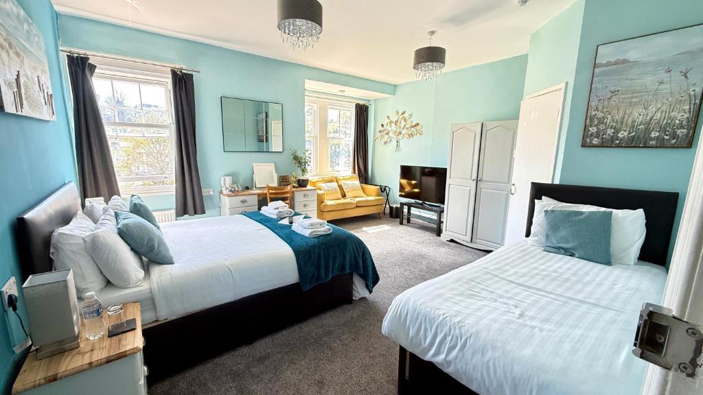 Triple room with 2 beds